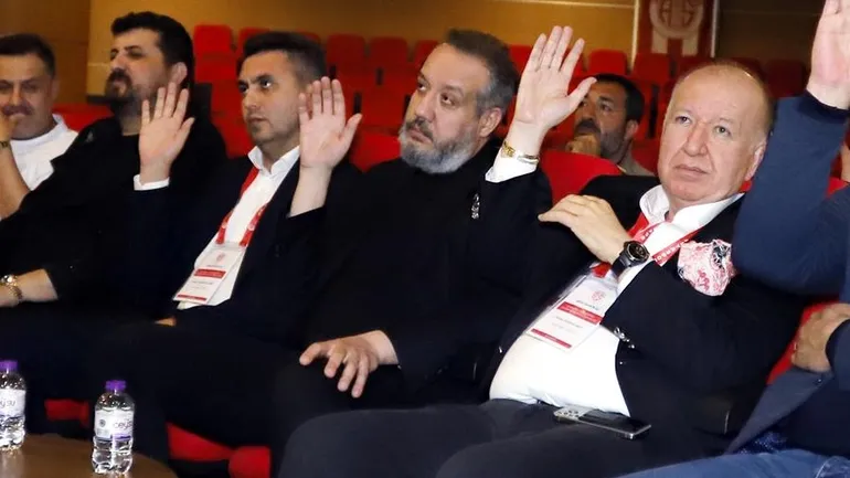 Önce Vakıf Başkanı Gencer sert çıktı ardından AŞ Başkanı Boztepe eski defterleri açtı