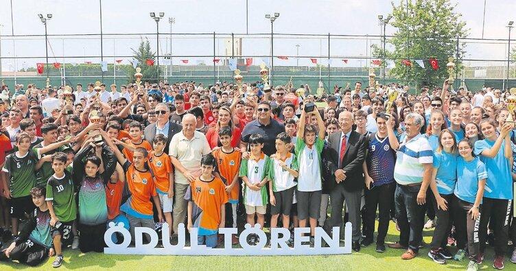 Ali Şafak Öztürk gençleri yalnız bırakmadı