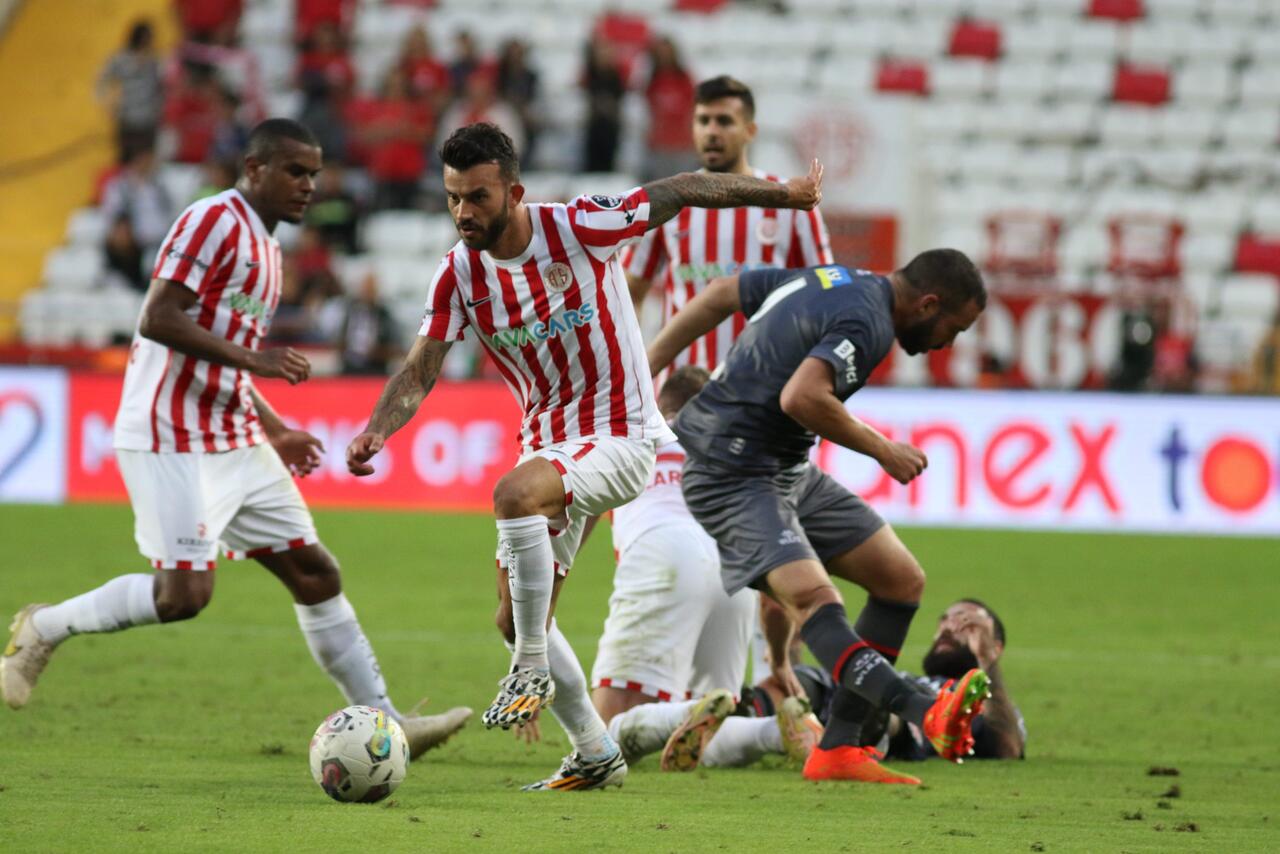 Antalyaspor evinde kalesini kapatamıyor