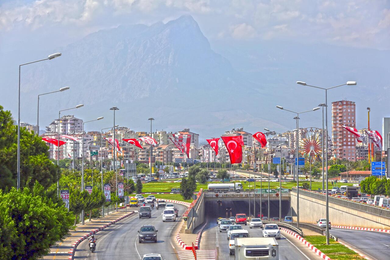 Başkan Yılmaz bayrak kampanyasını başlattı