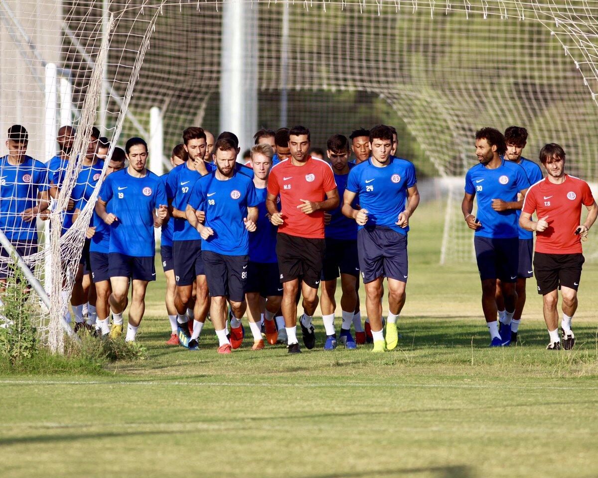 Antalyaspor start veriyor