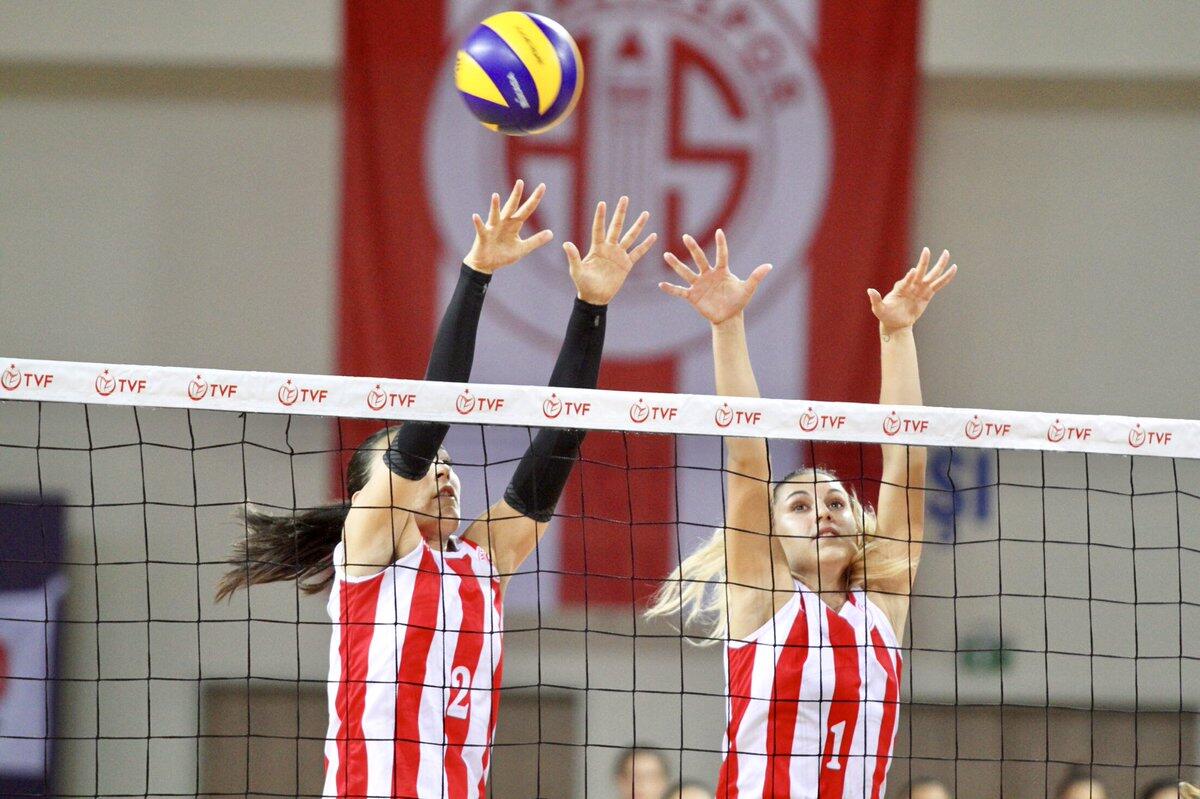 Antalyaspor Voleybol Takımı sezona mutlu başladı
