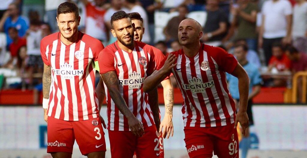 Antalyaspor skor avantajını bırakmıyor