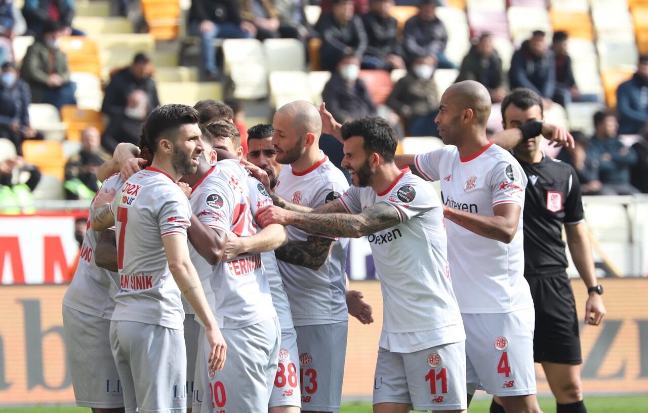 Antalyaspor geri düşmüyor