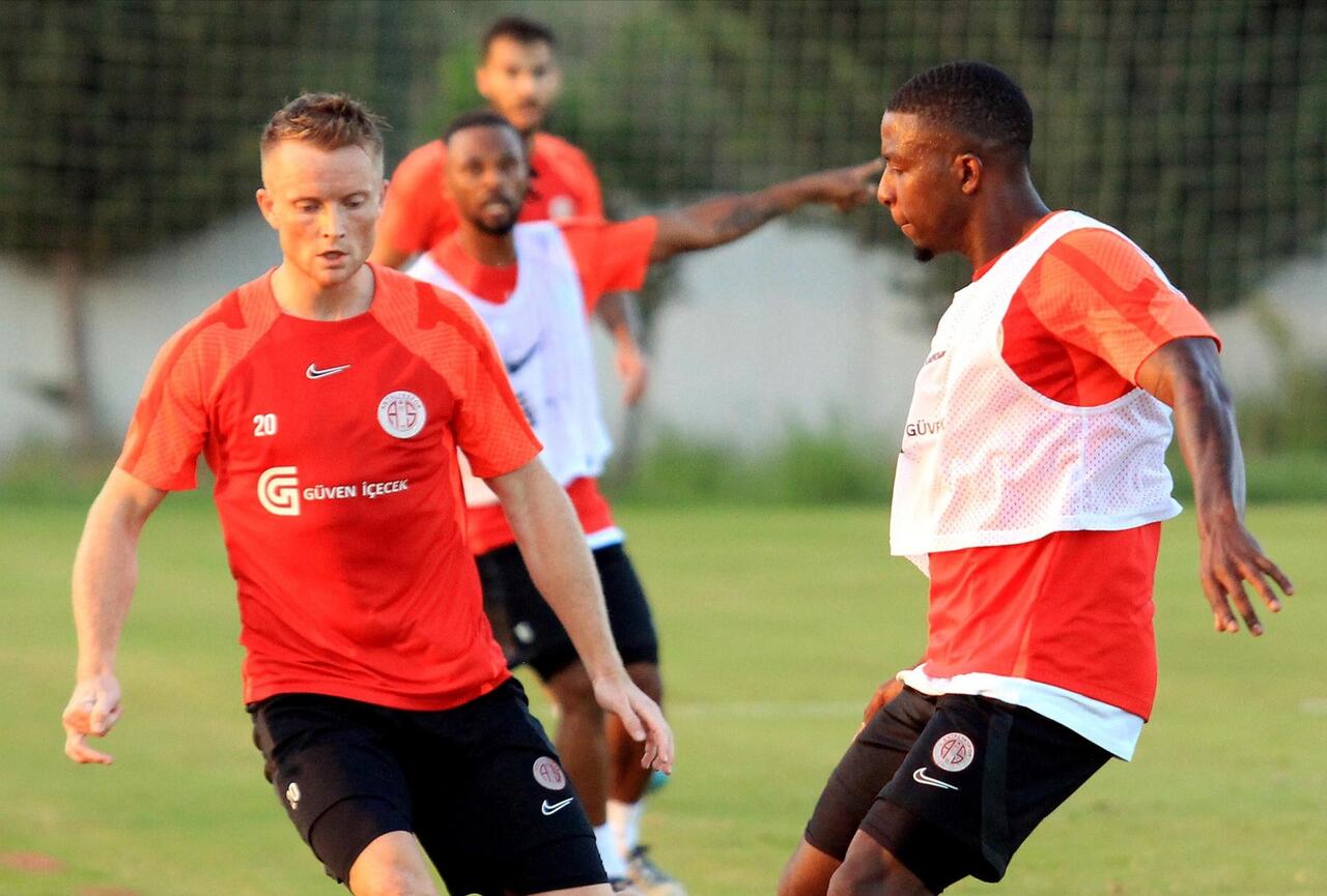 Larsson döndü diğerleri beklemede