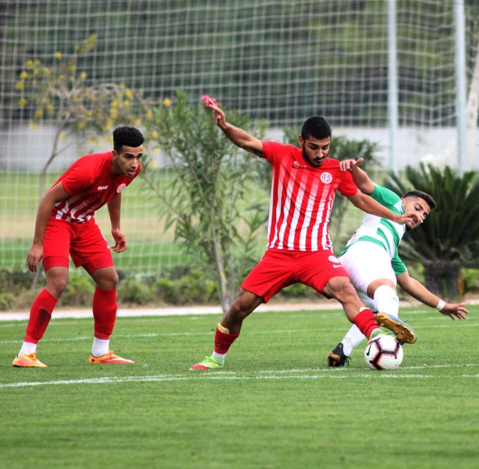 Antalyaspor gençlere şans vermeye devam ediyor