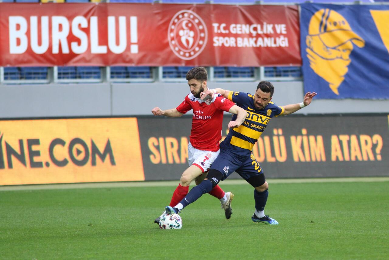 Doğukan Sinik Antalyaspor kampından ayrıldı