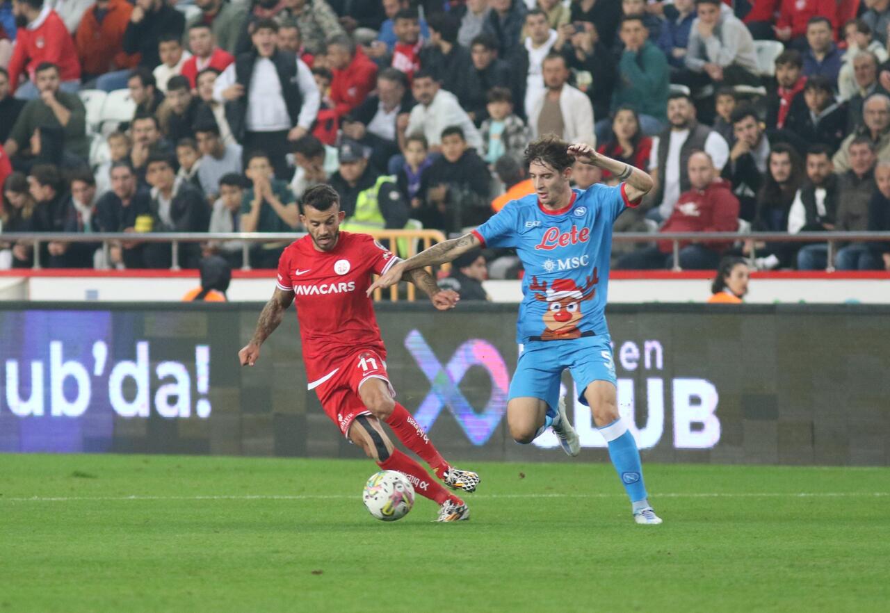 Güray Vural gençlere taş çıkardı
