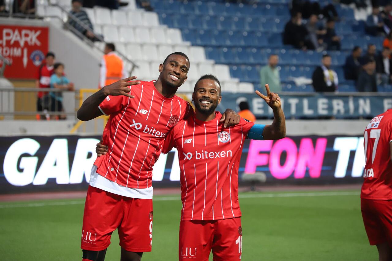 Haji Wright durdurulamıyor