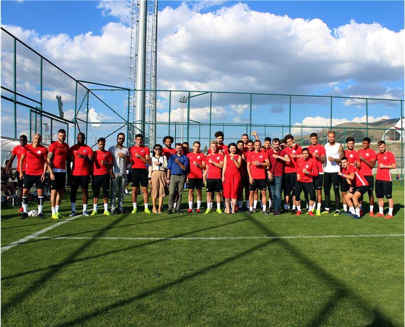 Antalyaspor mavi kurdele taktı