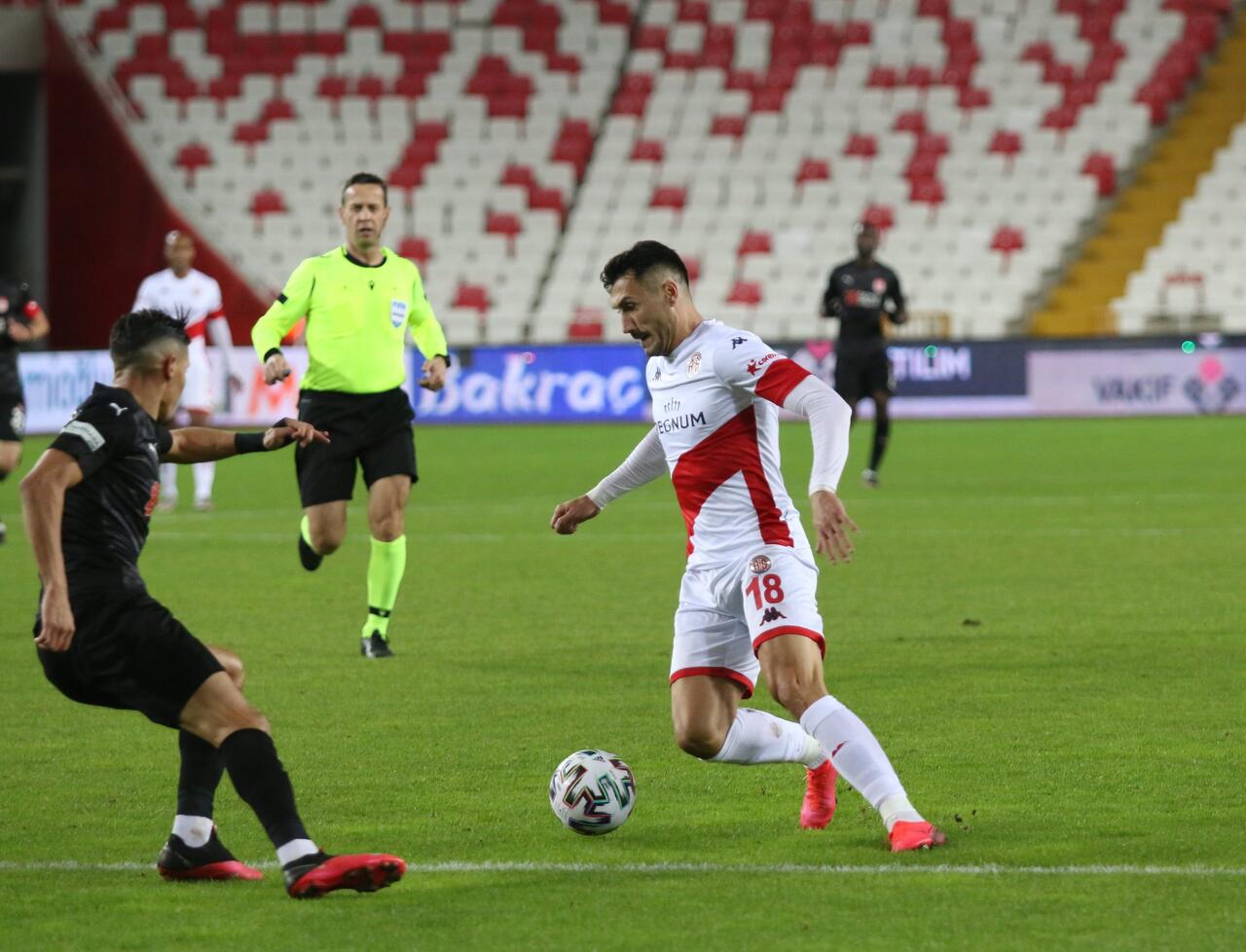 Jahovic golle döndü