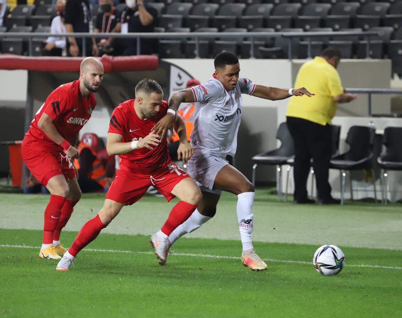 Nottingham Forrest Mukairu aşkı bitmiyor