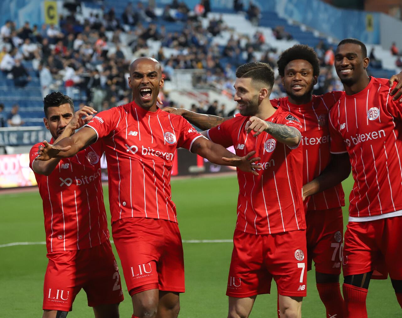 Naldo ülkesine dönüyor