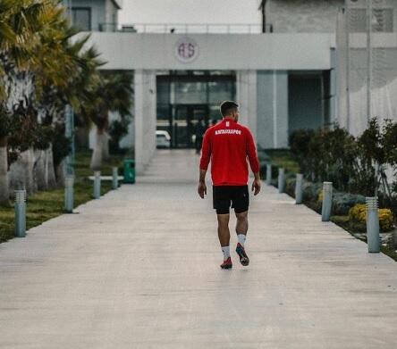 Podolski 10 dakikada göz doldurdu