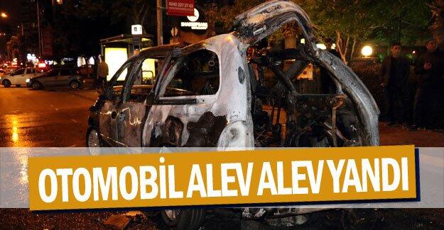 Satılık ilanı verdiği otomobili alev alev yandı